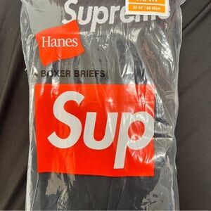 Supreme X Hanes Boxer Briefs
(Size M) - Pack of 4